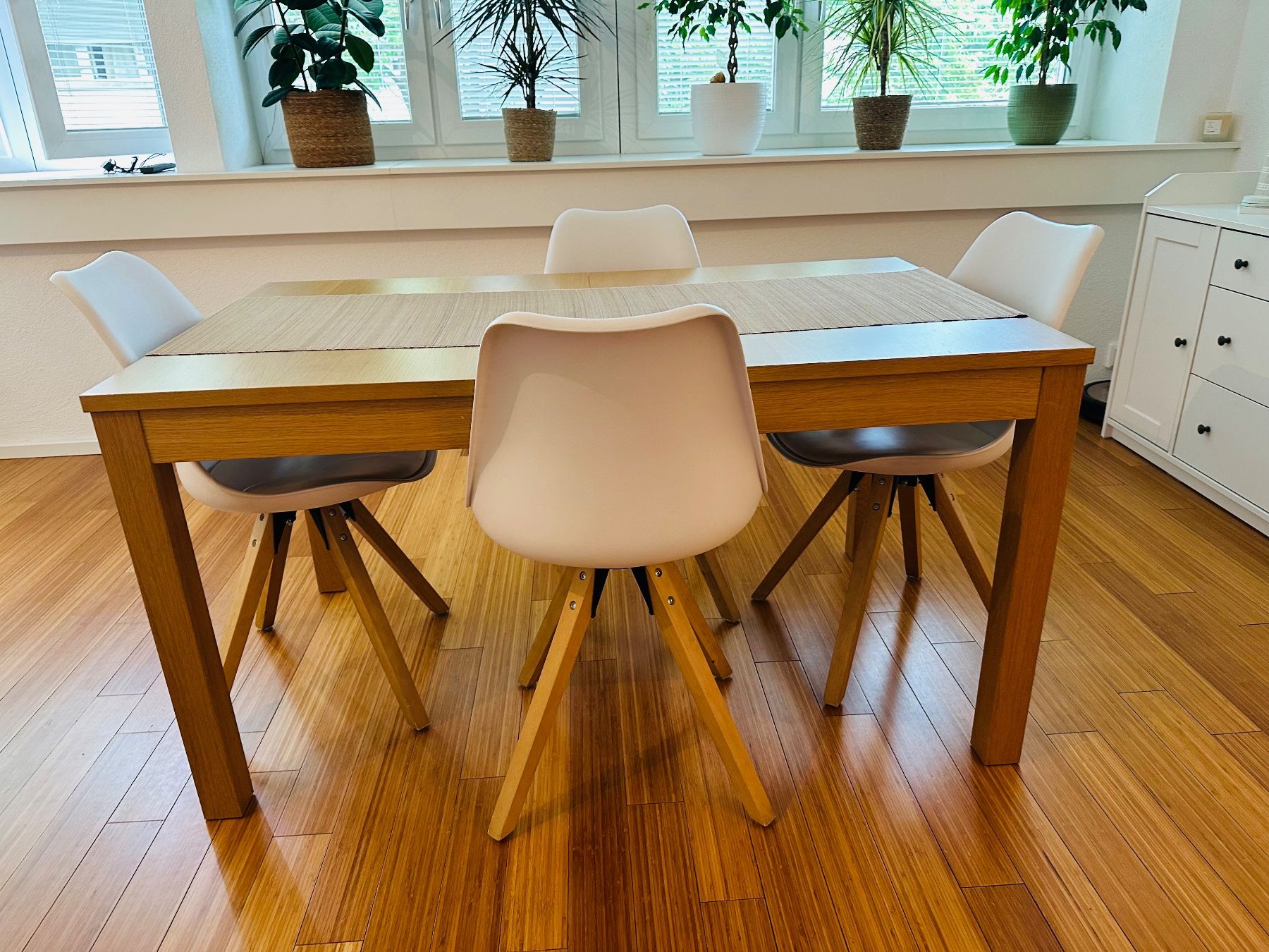 Ikea Tavoli: Table IKEA BJURSTA 85x140 extensible (210cm) à vendre – Usato da Morges venduto da and_lhn6