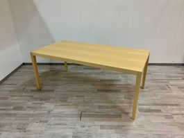 Horgenglarus 4-Bein Esstisch aus hellem Holz / 180 x 90 cm