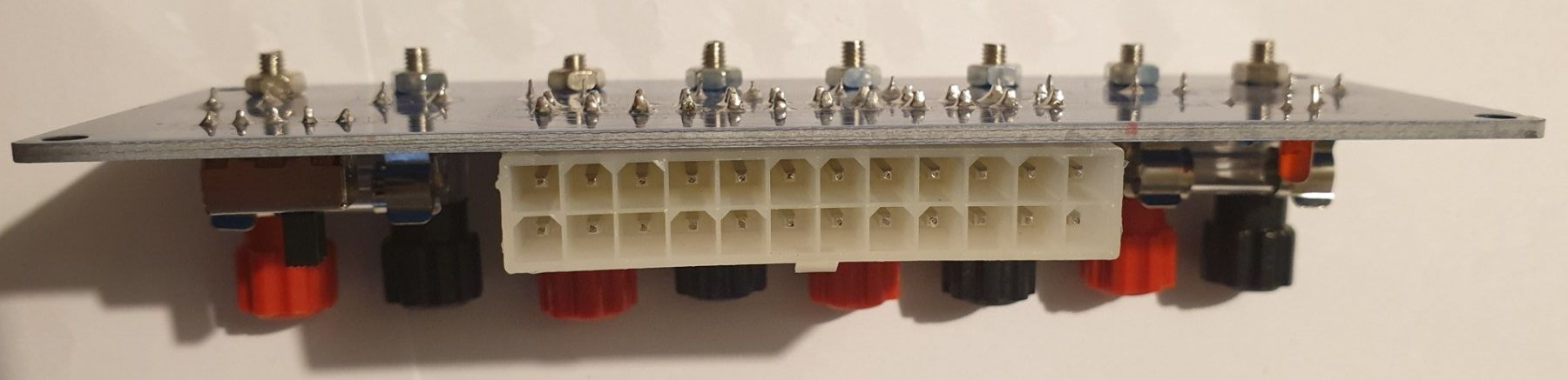 Elektronikbauteile: PC-Netzteil Adapter als Spannungsquelle 12/5/3.3VDC – Neu und originalverpackt aus Horw von Arta20000 1