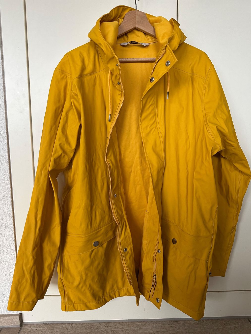 Helly Hansen Jacken: HELLY HANSEN Regenjacke, Gr. L – Gebraucht aus Dübendorf von liism