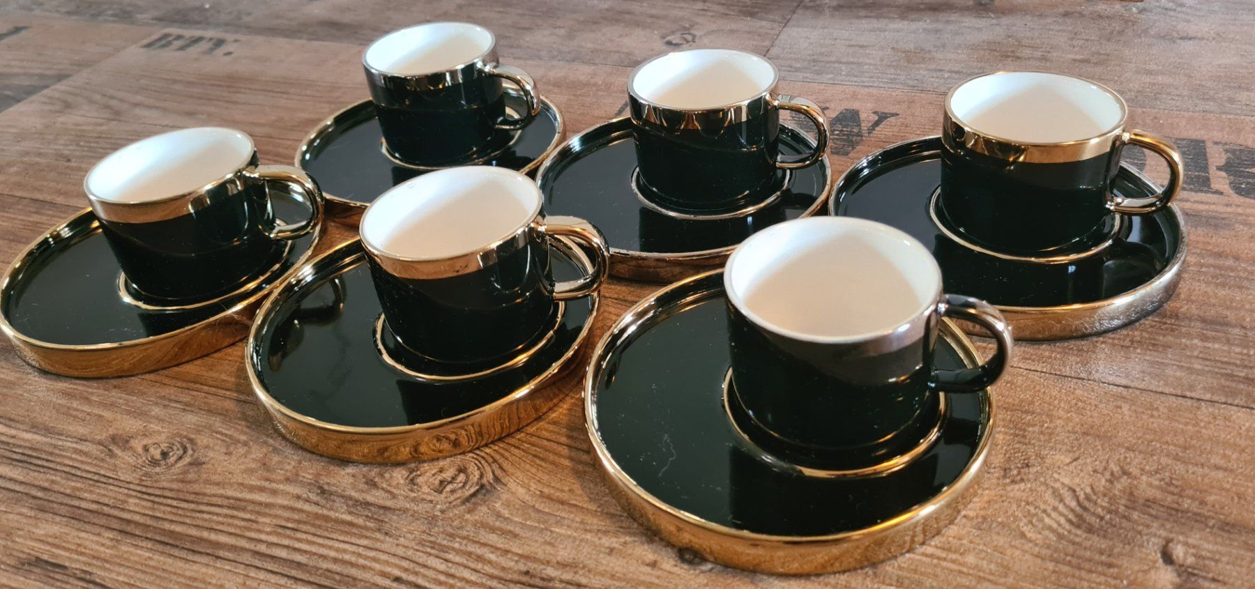Set di piatti: 6-teiliges Espresso-Teeservice gold-schwarz – Usato da Winterthur venduto da bibummi 3
