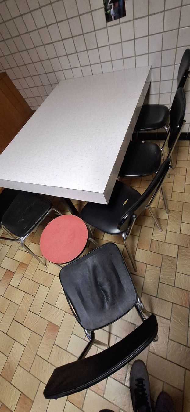 Set di tavolo e panche: table et chaises année 70 – Usato da Champagne venduto da Lamar0 1