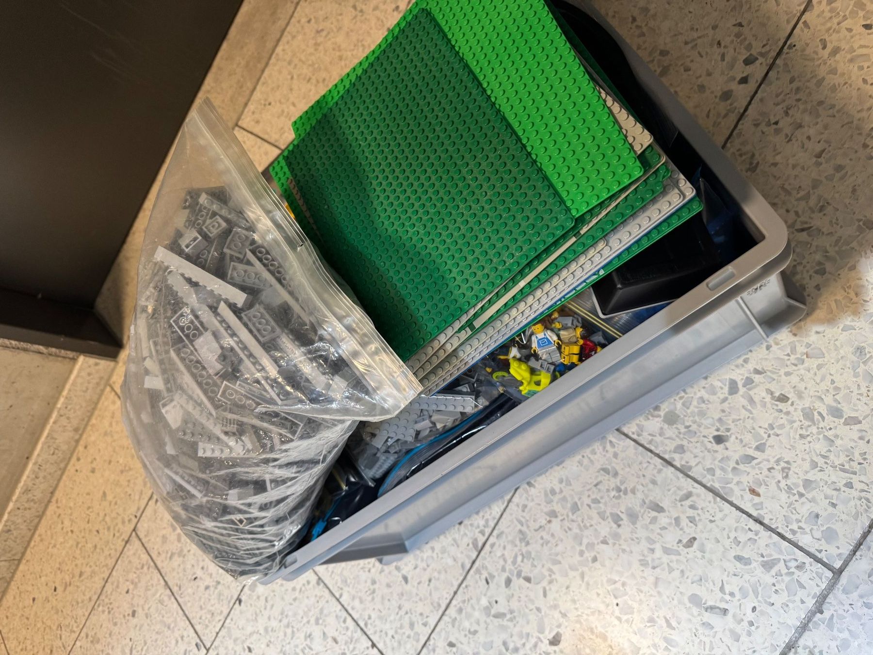 Lego Kit di costruzioni: Lego 15 kg - farblich sortiert! – Usato da Zürich venduto da z3bra 5