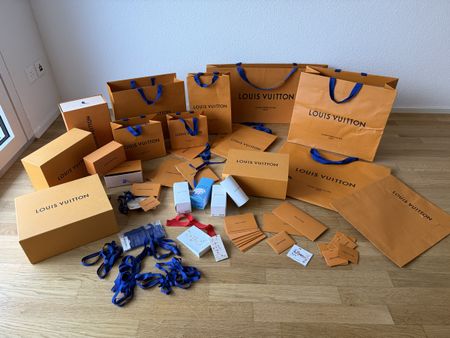 Louis Vuitton Taschen Boxen Bänder Set komplett abzugeben