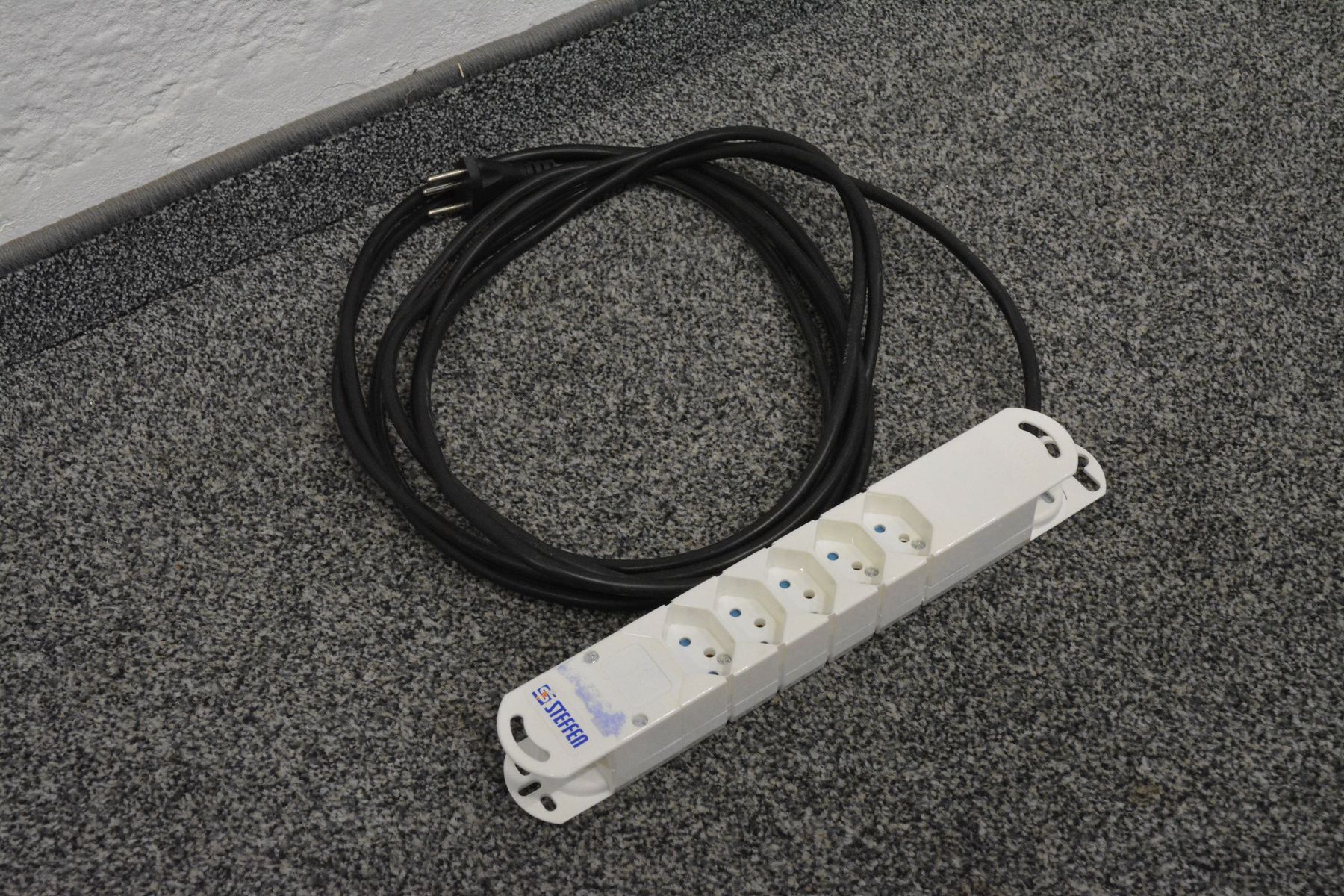 Stromzufuhr: Steffen Steba Variabl Mehrfachstecker Weiss - Magnetisch - 5 – Gebraucht aus Schönenwerd von mcofficeshop 1