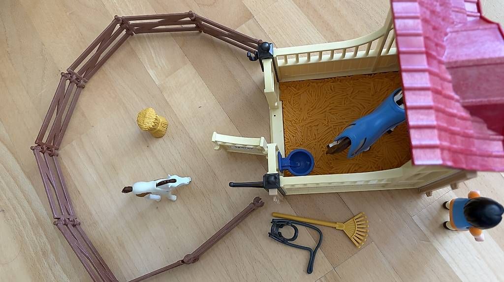 Playmobil Jouets: Playmobil Pferdebox mit Koppel – D'occasion à Zürich par Engelhard74 2