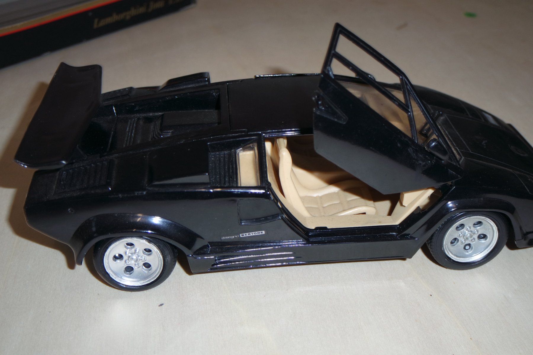 Lamborghini Modellini d'auto: LAMBORGHINI COUNTACH   ( 1/18e ) – Usato da Avenches venduto da WEBHobby 4