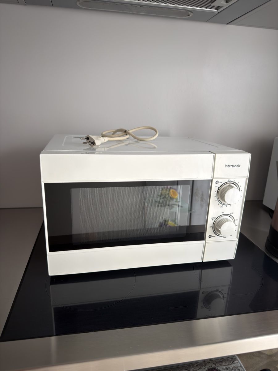 Elettrodomestici da cucina: Intertronic Mikrowelle – Usato da Zürich venduto da Behat