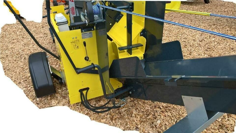 Tutte le macchine: Regon R1 Sägespaltautomat mit Stammheber – Usato da Uznach venduto da FirewoodTECH 5