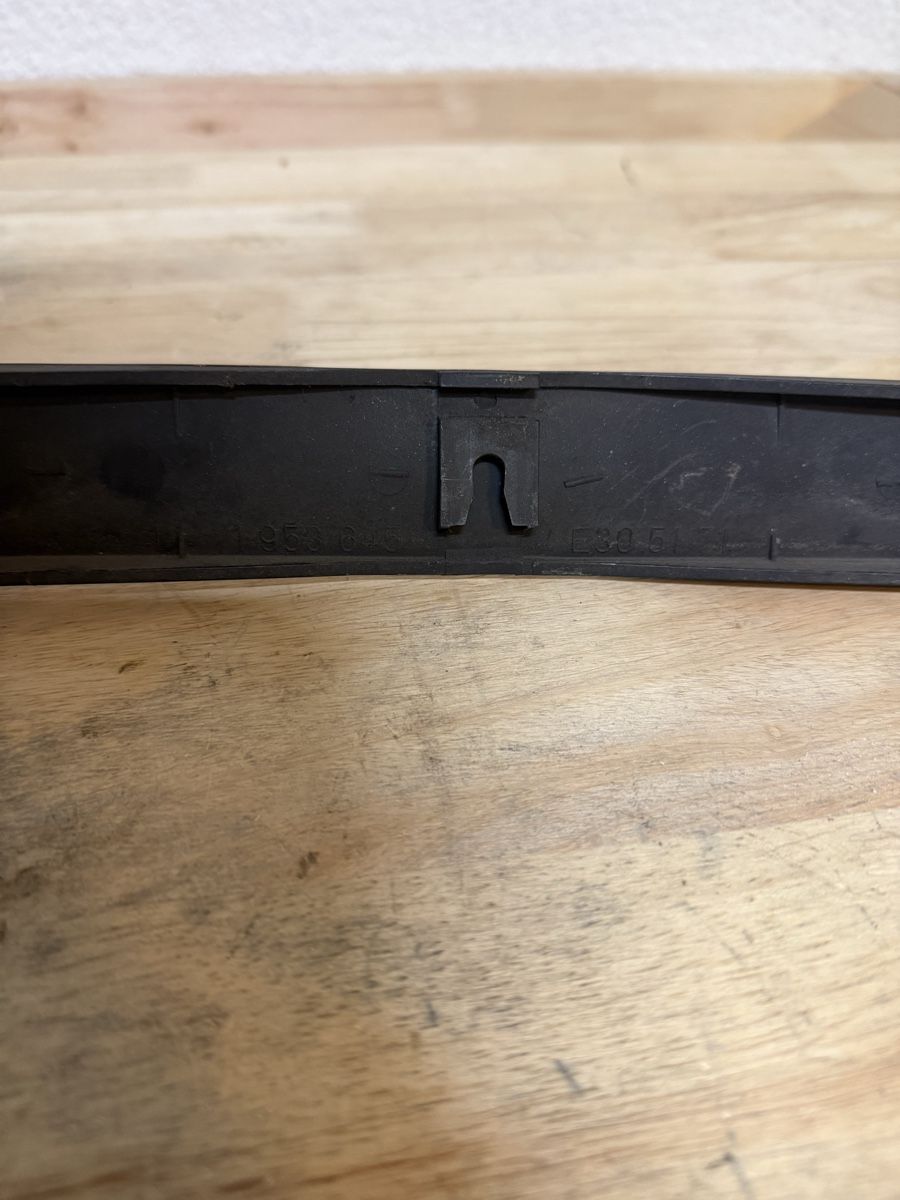 BMW Tutti pezzi di ricambio auto: Original Bmw e30 Ölkühler Abdeckung – Usato da Lachen SZ venduto da joe_jkx8 1