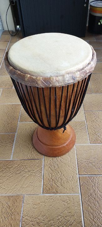 Instruments de musique: Djembe – D'occasion à Evilard par Froschkasimir