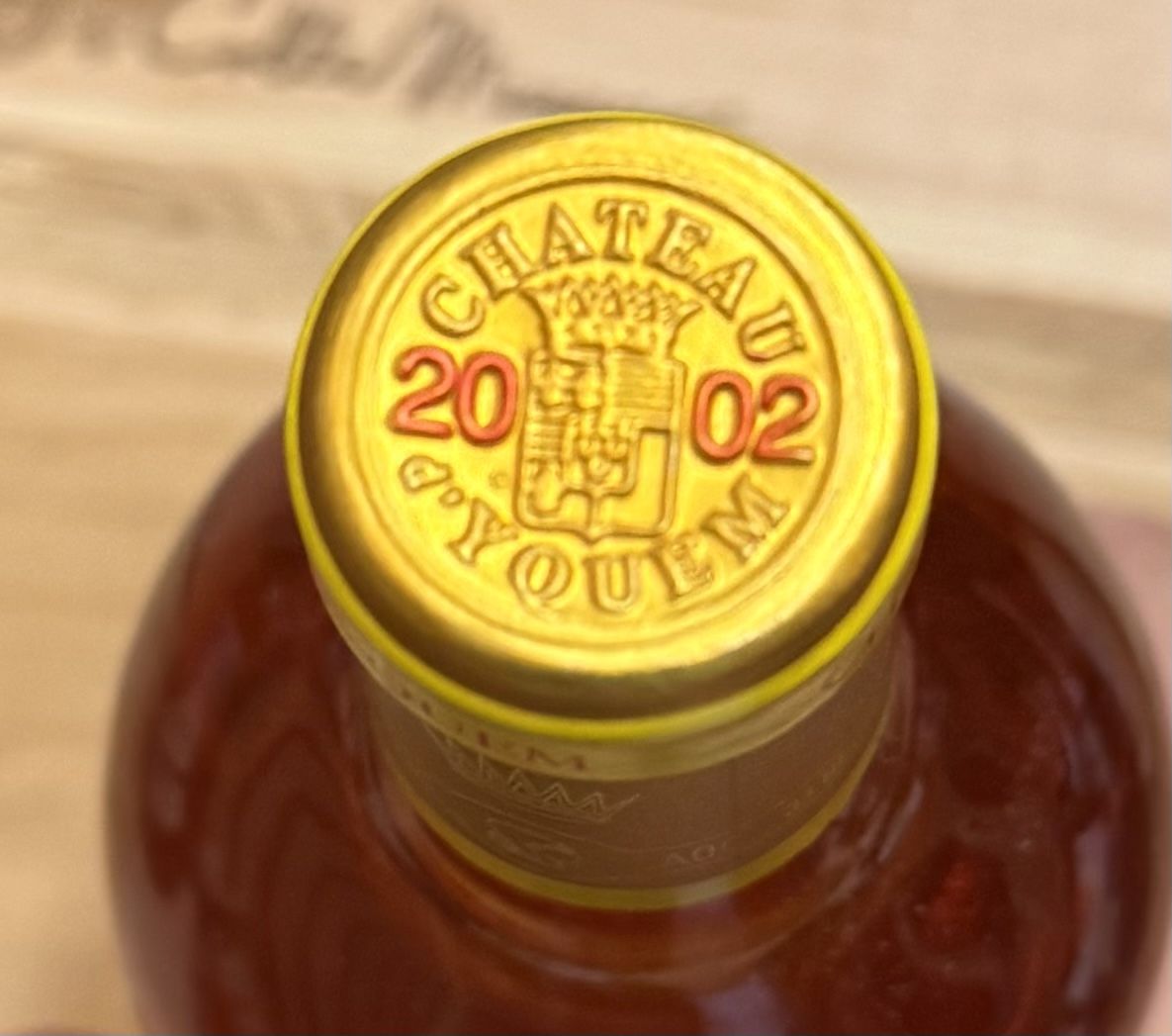 Yquem Vino: Chateau d'Yquem Sauternes 2002 – Nuovo e nell'imballaggio originale da Troinex venduto da Airain 1