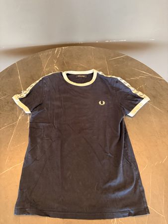 Fred Perry T-Shirt Dunkelblau mit Seitenstreifen Grösse S