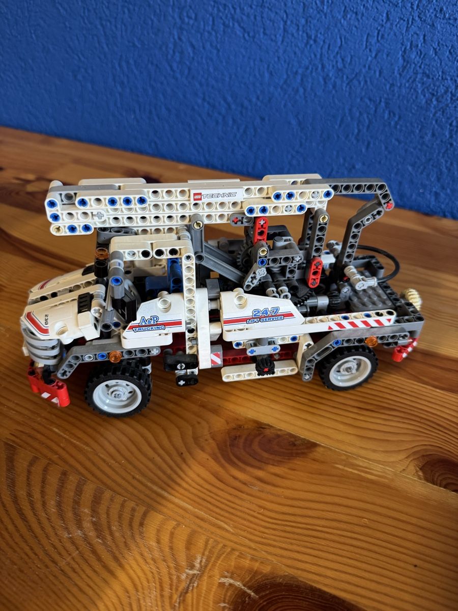 Lego Jouets: LEGO Technic Abschleppwagen Modell 8201 gebraucht – Neuf (Voir description) à Bubendorf par amu_6yxf 1