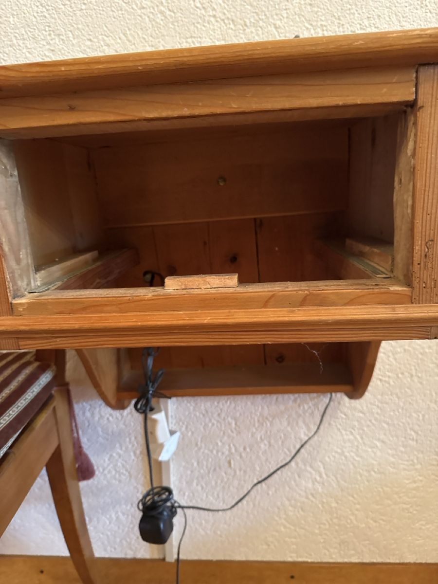 Kommoden: Kleines Wand Tischli – Gebraucht aus Walliswil b.Wangen von CharlotteGarde 2
