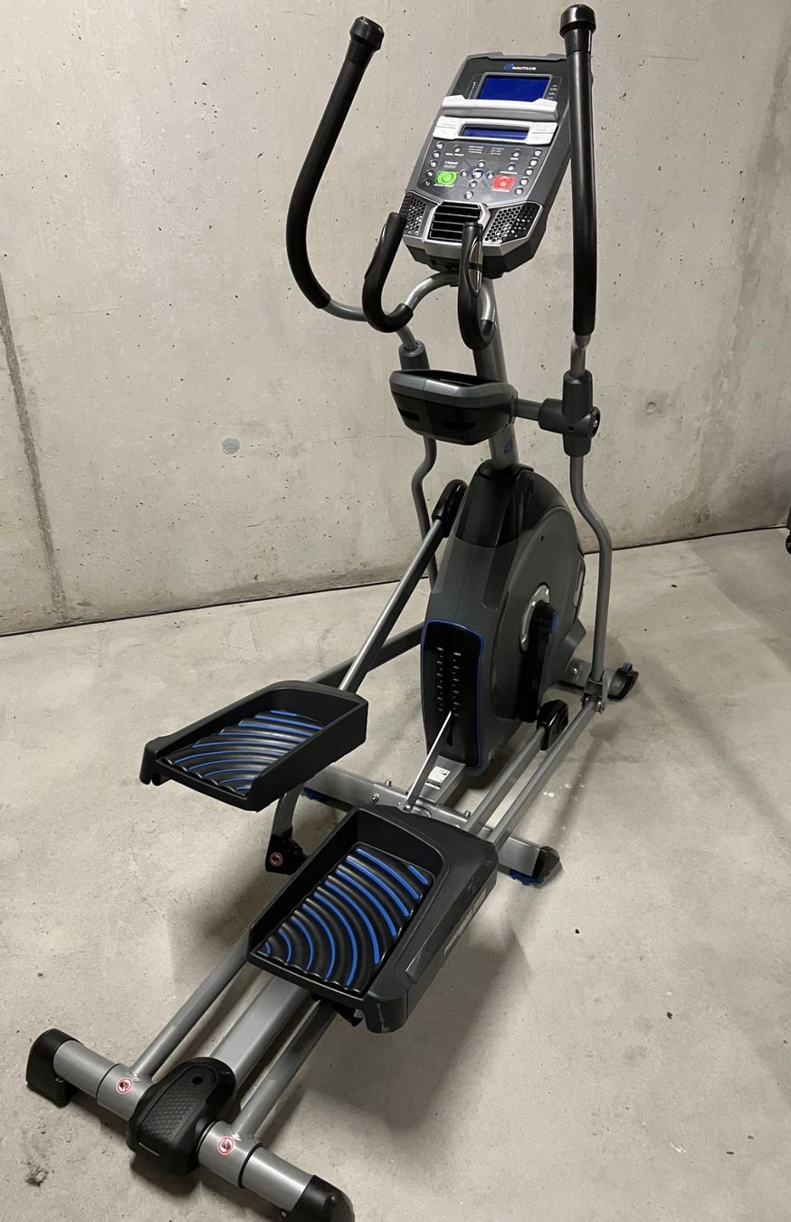Nautilus Crosstrainer mit Bluetooth MP3 (Gebraucht) in Ipsach
