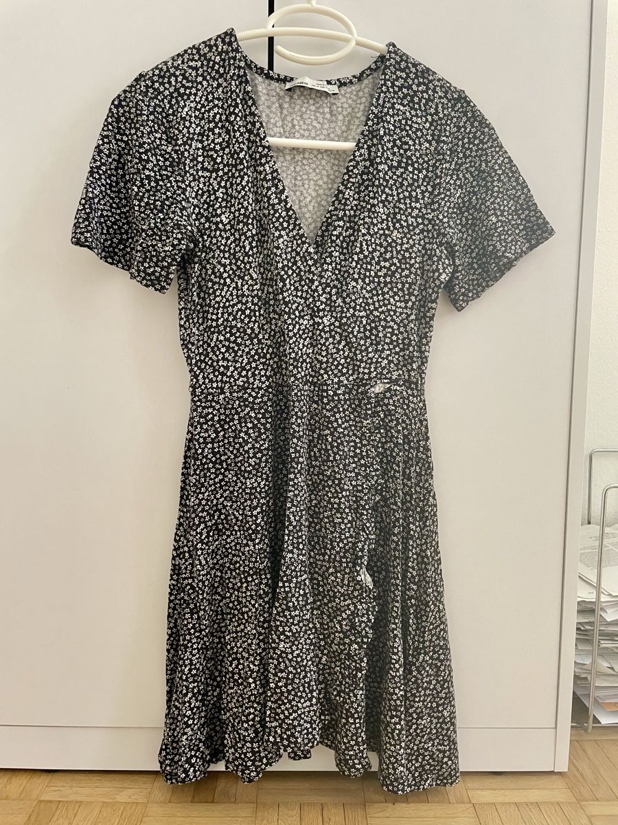 Pull&Bear Vestiti: Kleid Blumenmuster dunkelblau/weiss Grösse M, pull&bear – Usato da Zürich venduto da Carlajimena 4