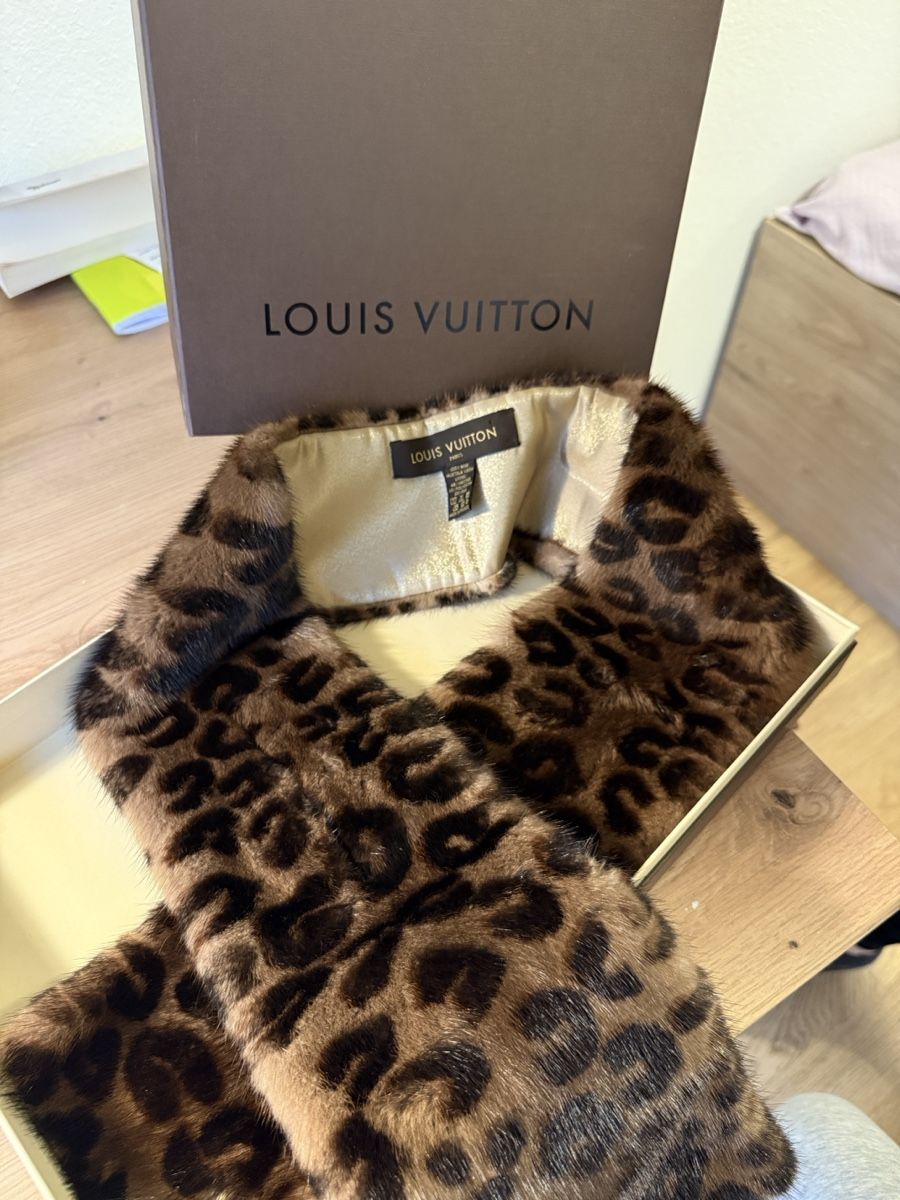 Louis Vuitton Foulards, Tücher & Schals: Louis Vuitton Schal Leo-Look Pelz – Neu und originalverpackt aus Basel von kal_l6ms