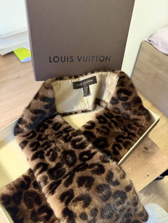 Louis Vuitton Schal Leo-Look Pelz