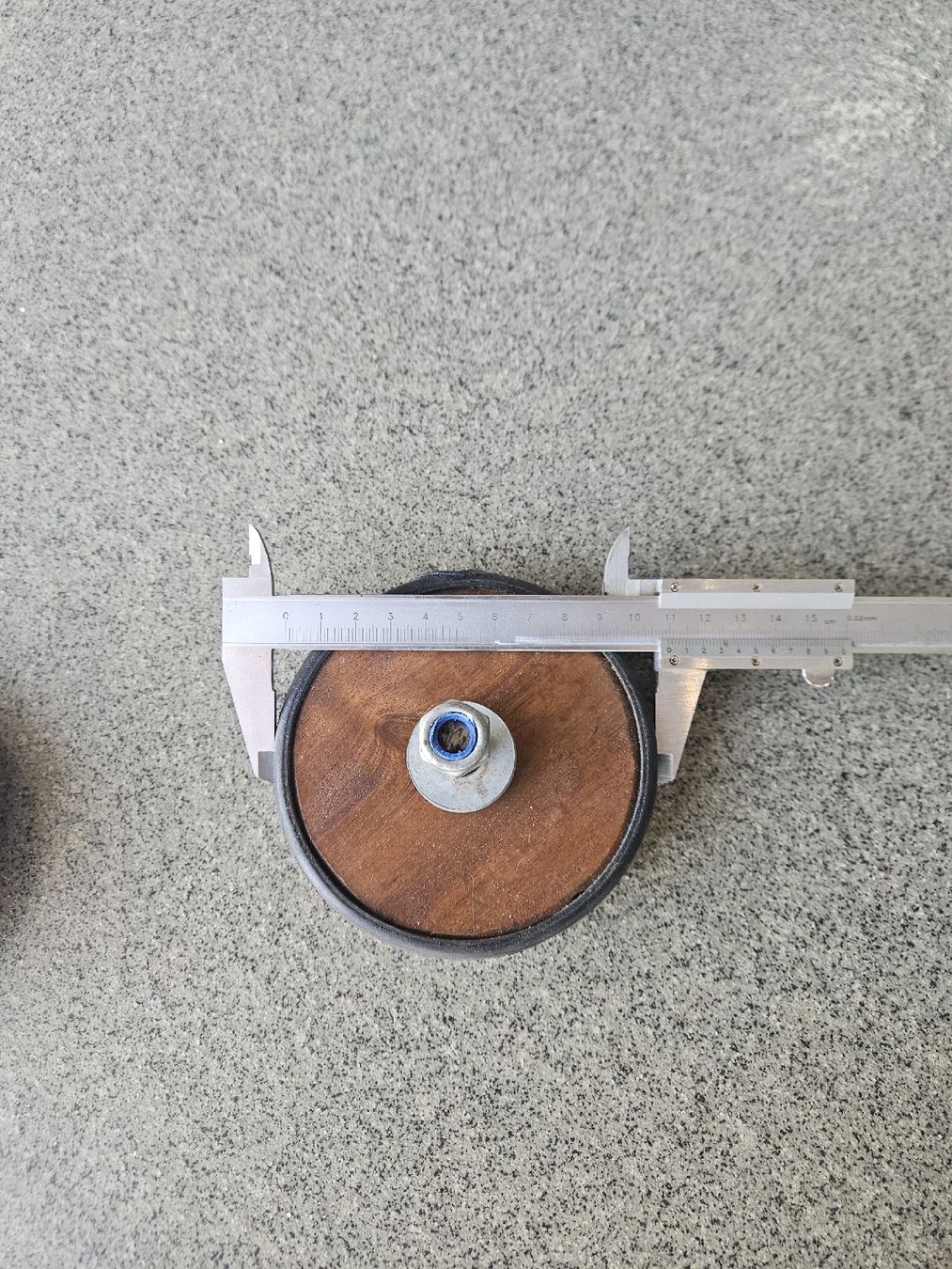 Pneumatici & Ruote complete: Holzräder, Ø 11cm, 2 Stück,   – Usato da Bonstetten venduto da Brigitte04volle 2