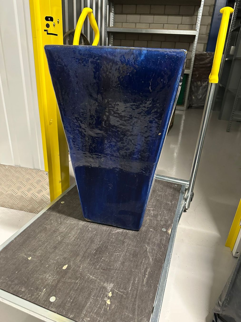 Vasi per fiori: Large Blue Ceramic Planter  Unique! – Usato da Killwangen venduto da bmy_5rtt 4