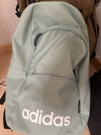 Mintgrüner Adidas Rucksack - Perfekt für den Sommer!
