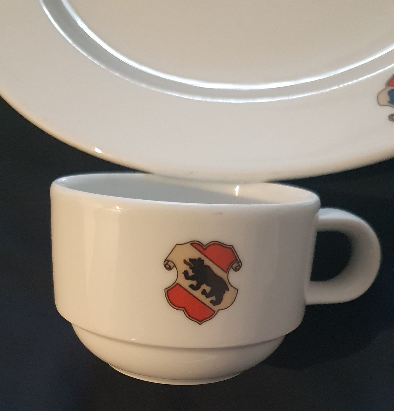 Tassen: Tasse mit Bernerwappen – Gebraucht aus Summaprada von swiss4860