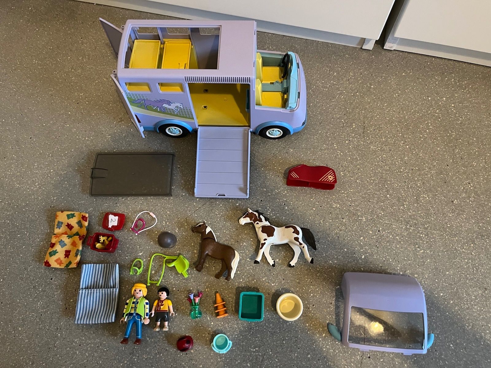 Playmobil Giocattoli: Playmobil Pferdetransporter – Usato da Bern venduto da Werahiko