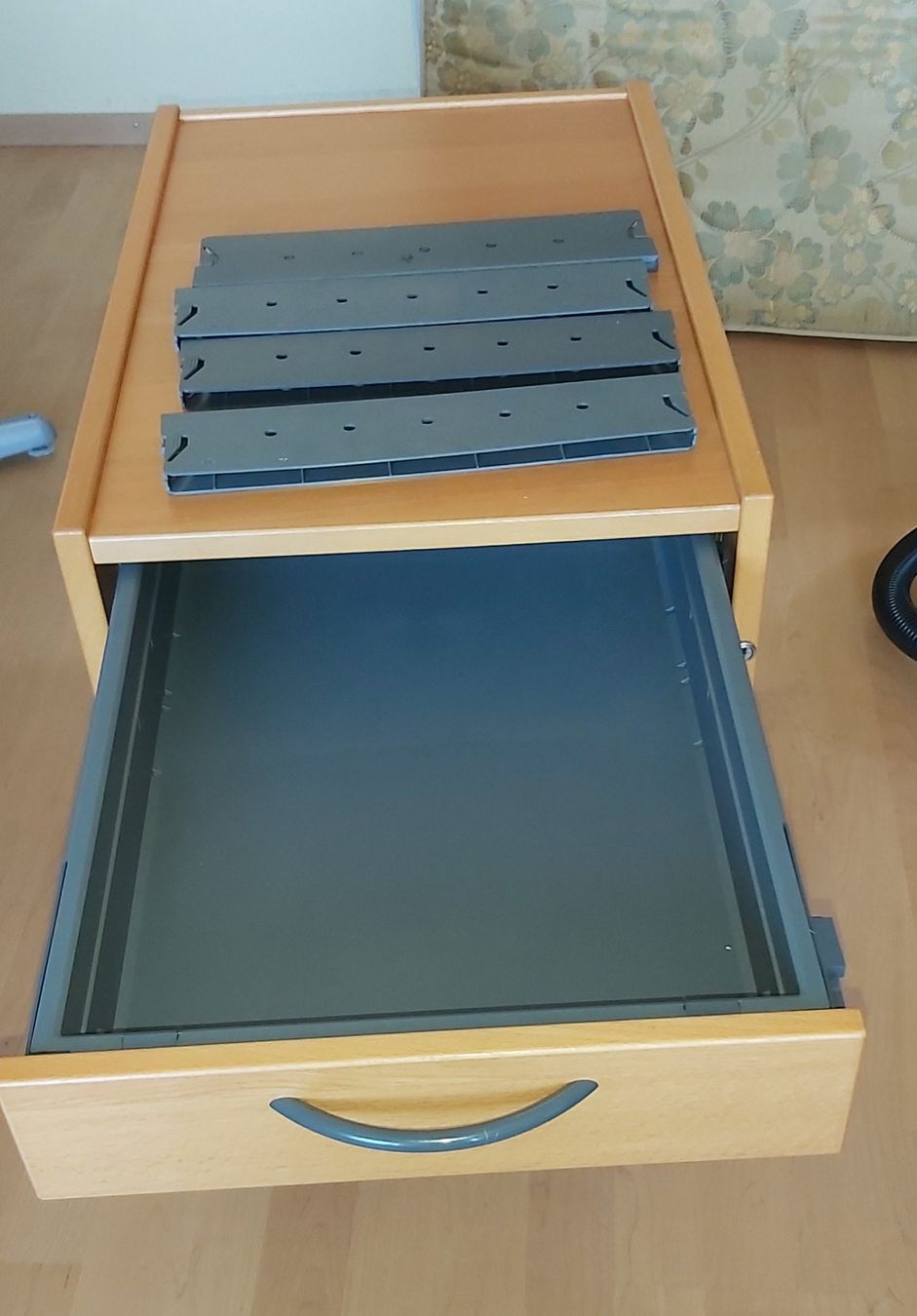 Ikea Schreibtische: IKEA Schreibtisch – Gebraucht aus Schübelbach von Su61cl4wr 4