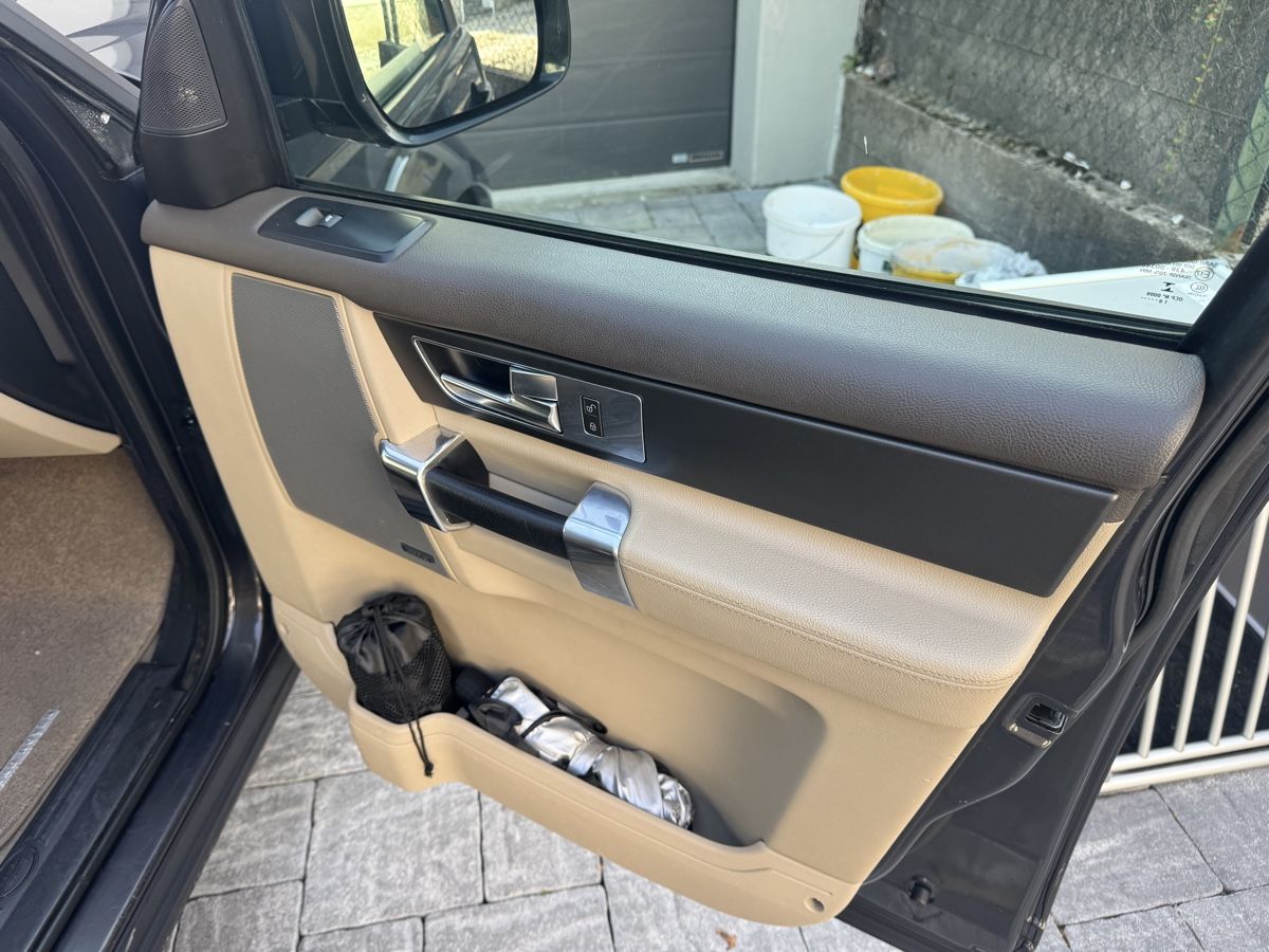 Land Rover Automobili: Land Rover Discovery 4, interni in pelle. – Usato da Losone venduto da Thao8 1