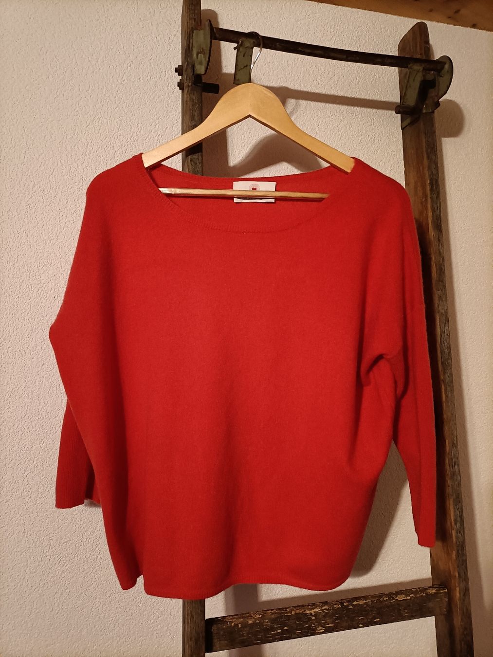 Pulls & Sweat-shirts: Roter Kaschmir-Pullover, Grösse 34 – D'occasion à St. Gallen par jan_ccx7