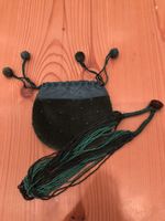 Halskette in Grüntönen mit schönem Beutel (beides Fairtrade)