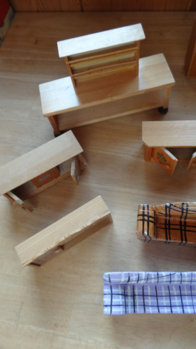 Case e mobili per bambole: Mobilier de maison de poupée vintage, – Usato da Rebeuvelier venduto da falcon58 4