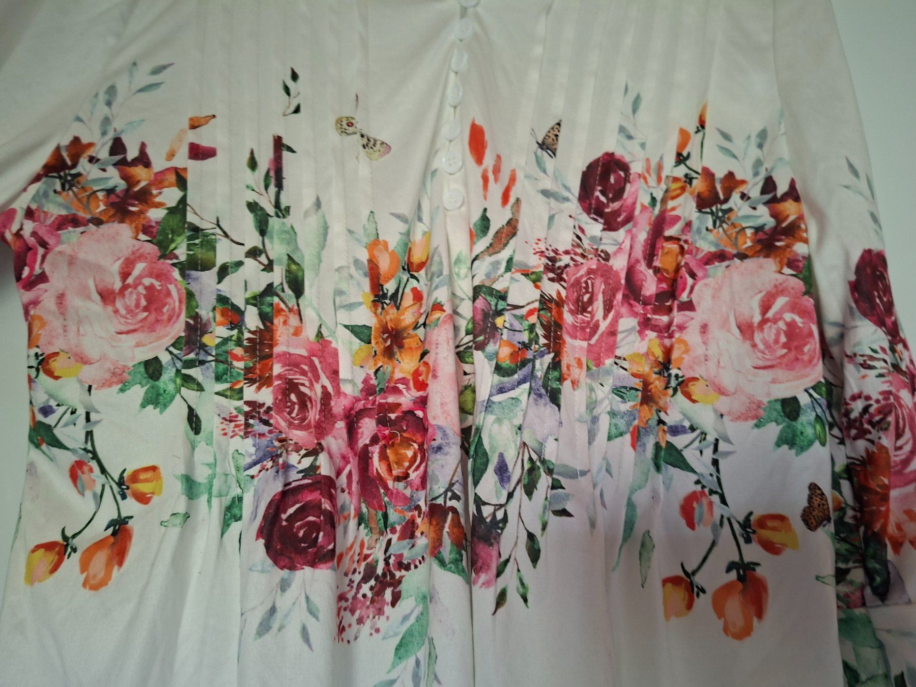 Blusen: Bluse weiss Blumenmuster Grösse L – Gebraucht aus Erlinsbach von pfunky 1