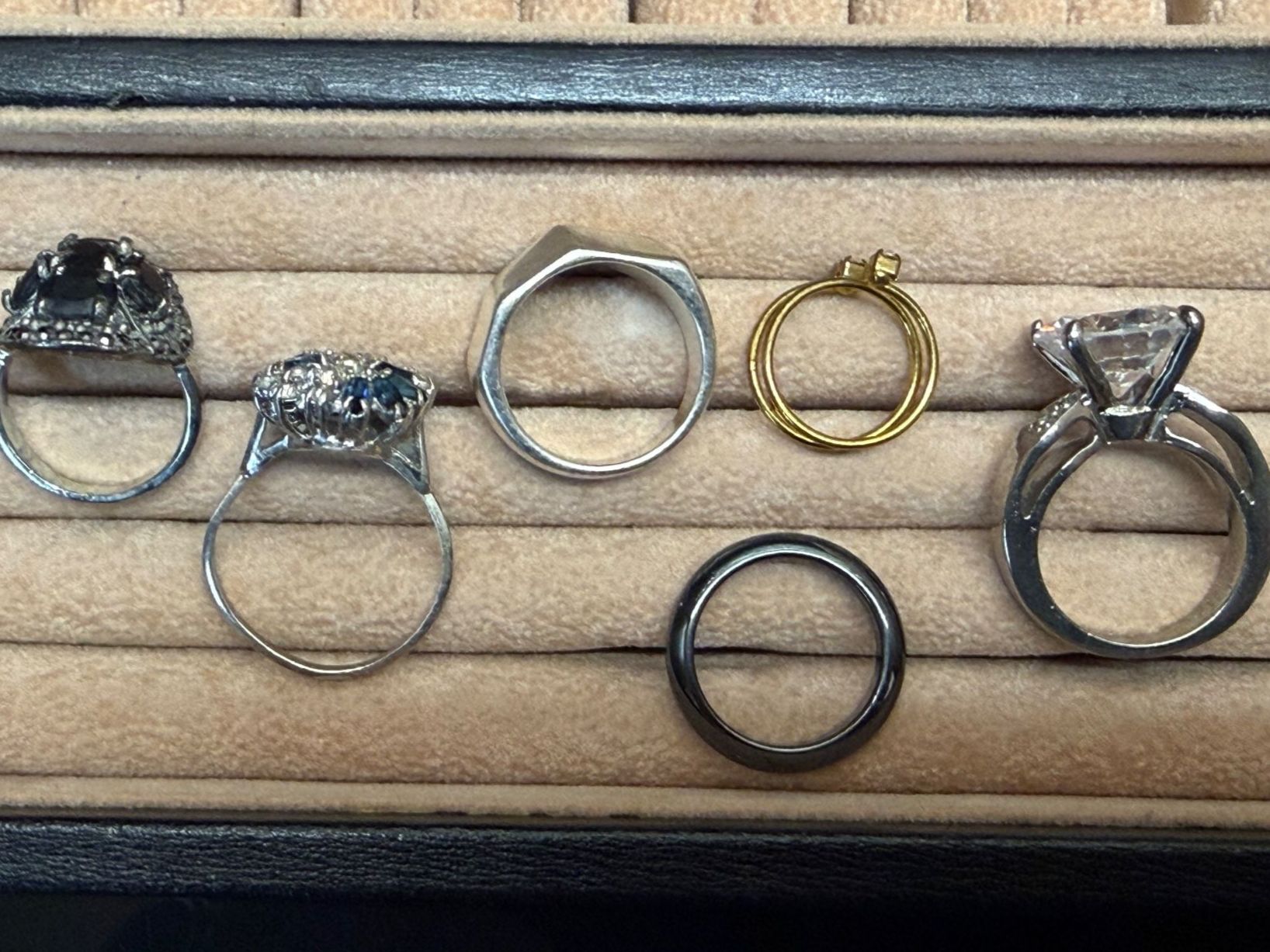 Anelli: 6 RINGE MODESCHMUCK – Usato da Matzingen venduto da Puhbaerli 7