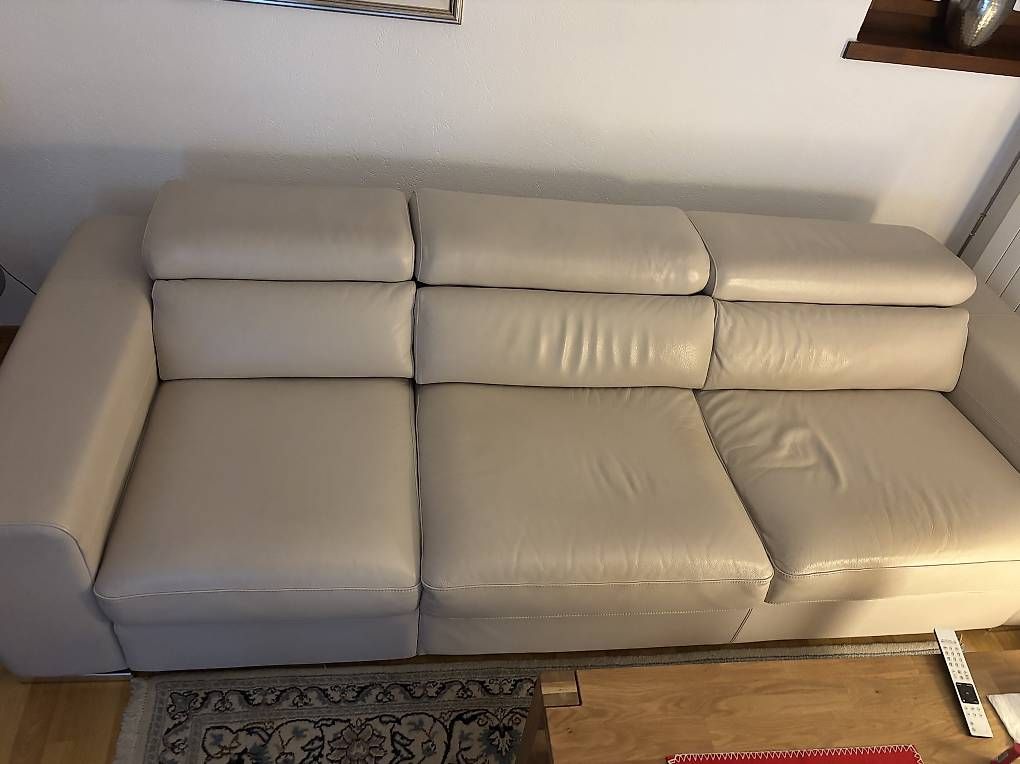 Sofas: Divano in pelle bianca Chateau d'Ax – Gebraucht aus Castione von lea_lvc2 1