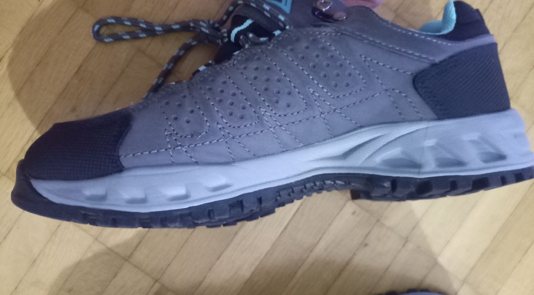 Scarpe da donna: Damen Trekkingschuhe Gr. 37, neuwertig! – Nuovo (secondo la descrizione) da Stäfa venduto da krp54