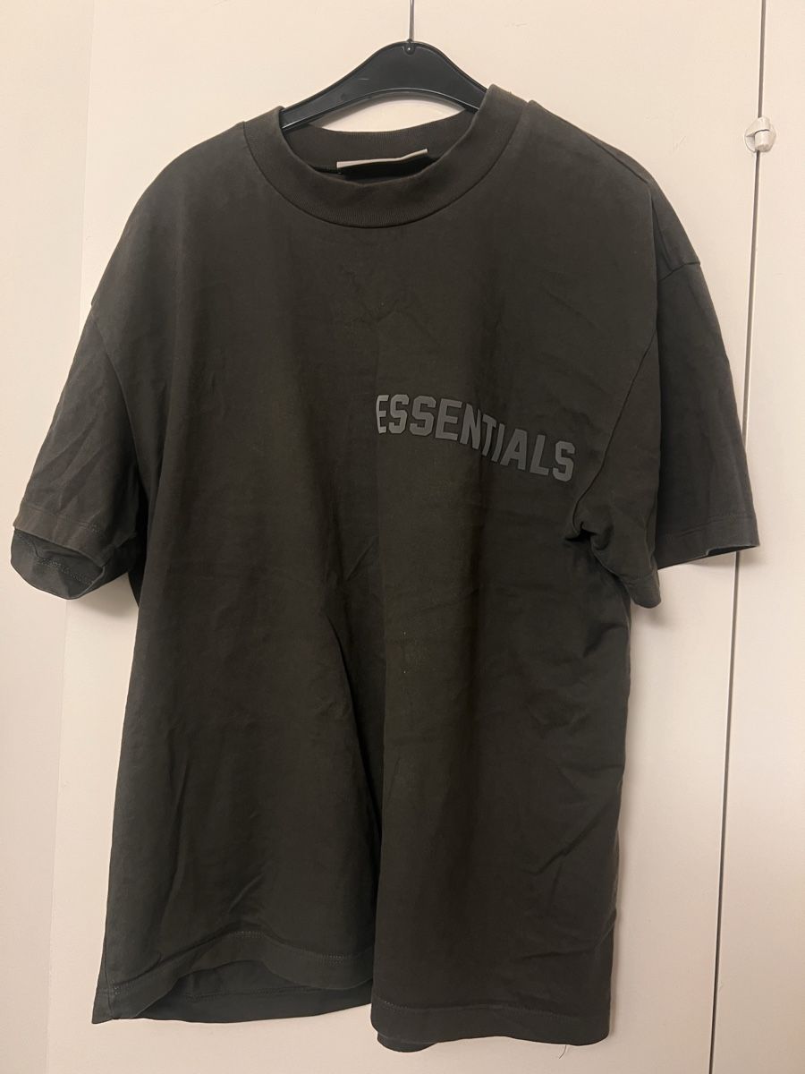 T-shirts: essentials t shirt – D'occasion à Bern par fen_7rn8 1