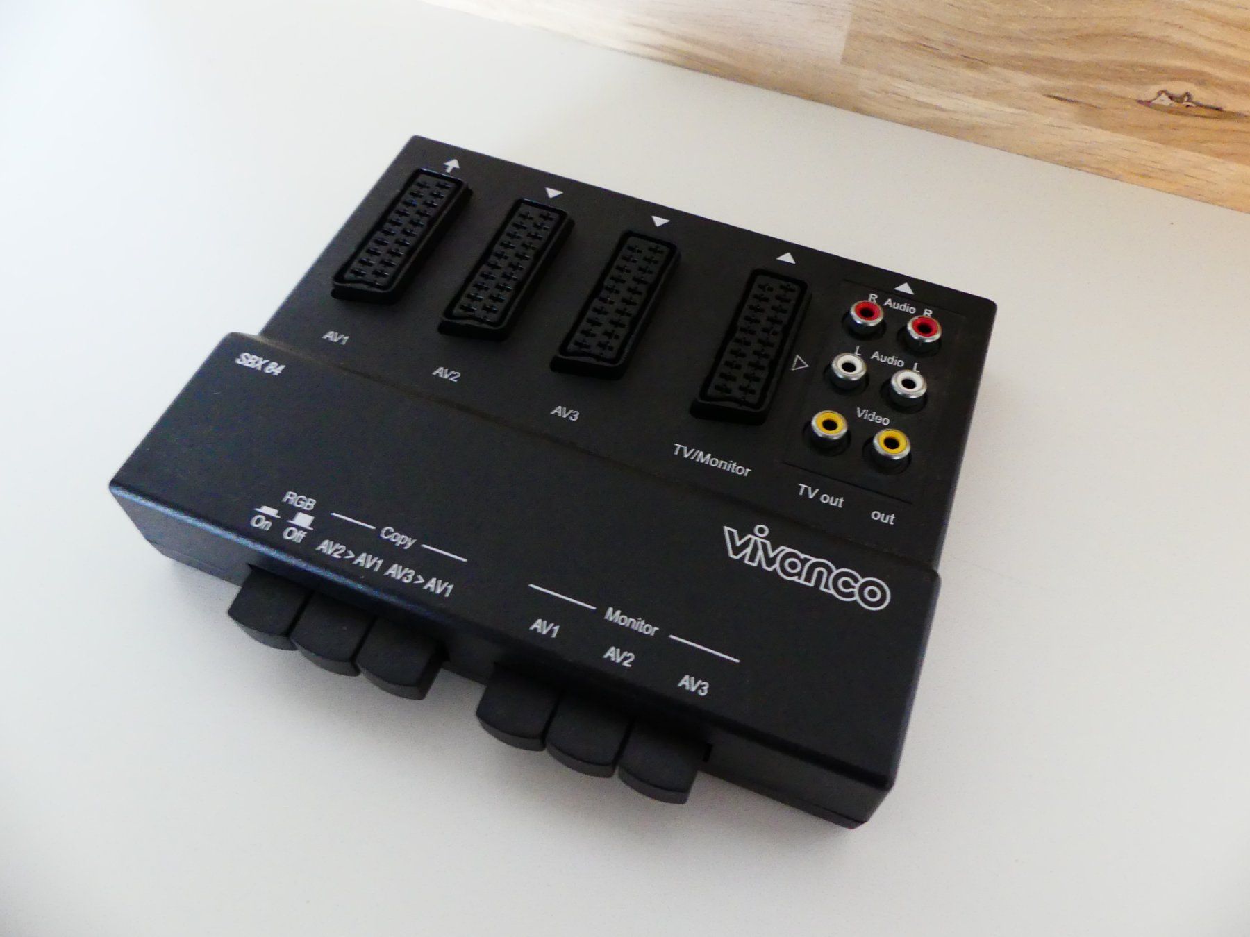 Vivanco SBX 84 Scart A/V Verteiler - Top Zustand (Gebraucht) in ...