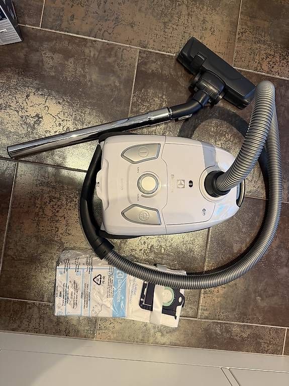 Aspirapolveri & Accessori: Electrolux Easygo Staubsauger – Usato da Altendorf venduto da edmura