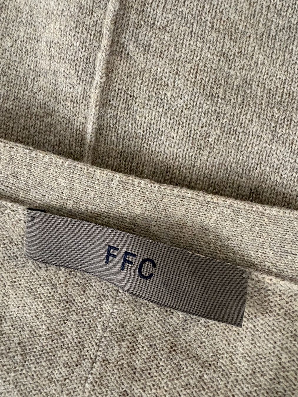 Maglioni & Felpe: FFC Kaschmir Pullover Beige S/M V-Ausschnitt – Nuovo (secondo la descrizione) da Regensdorf venduto da secondchancefashion 4