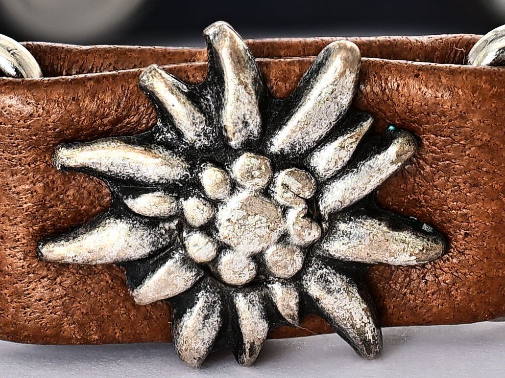 Bracelets: Armband Leder mit Edelweiss Motiven – D'occasion à Dürnten par puumies 1