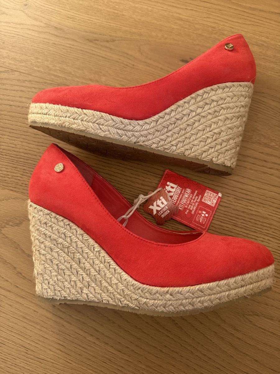 Scarpe da donna: Pumps mit Keilabsatz, Damenschuhe Gr 39 – Nuovo (secondo la descrizione) da St. Gallen venduto da gat_kp29 5