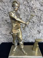 Bronze -Messing Skulptur Schmied mit Amboss guter Zustand