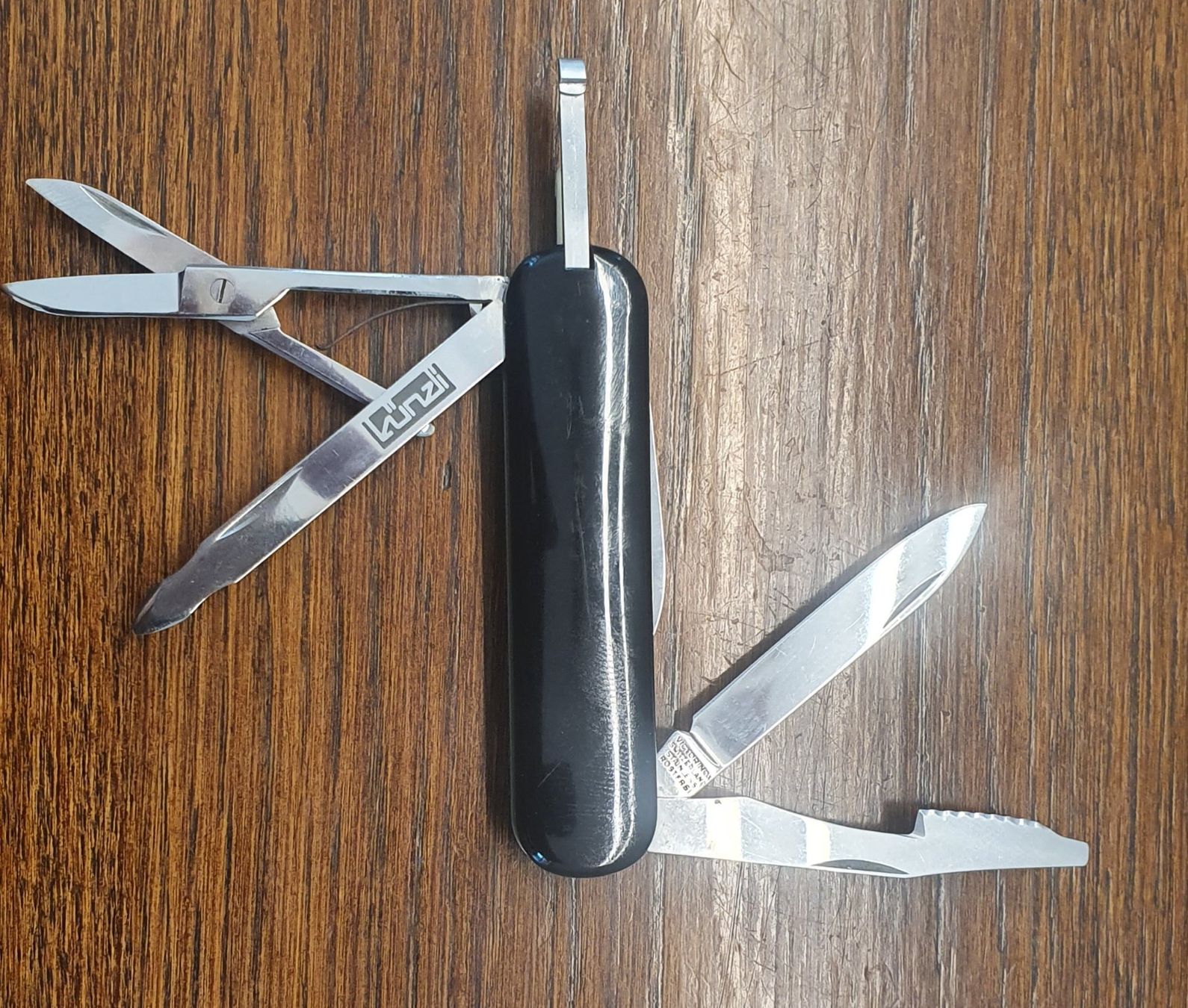 Victorinox Coltelli tascabile: 4 Victorinox Taschenmesser mit Logo – Nuovo (secondo la descrizione) da Härkingen venduto da MarianneSi 7