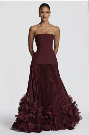 Abendkleid trägerlos bordeaux mit Plissee
