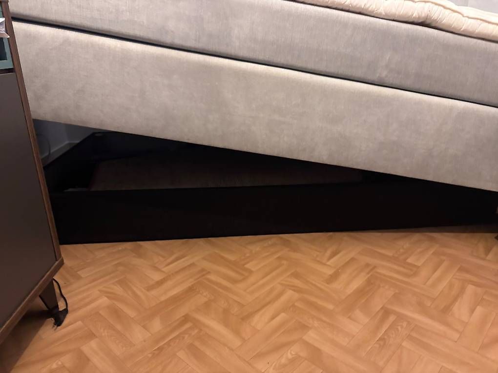 Nachttische: Boxspringbett + Topper + Nachttisch  – Neu und originalverpackt aus Oftringen von est_mcq8 1
