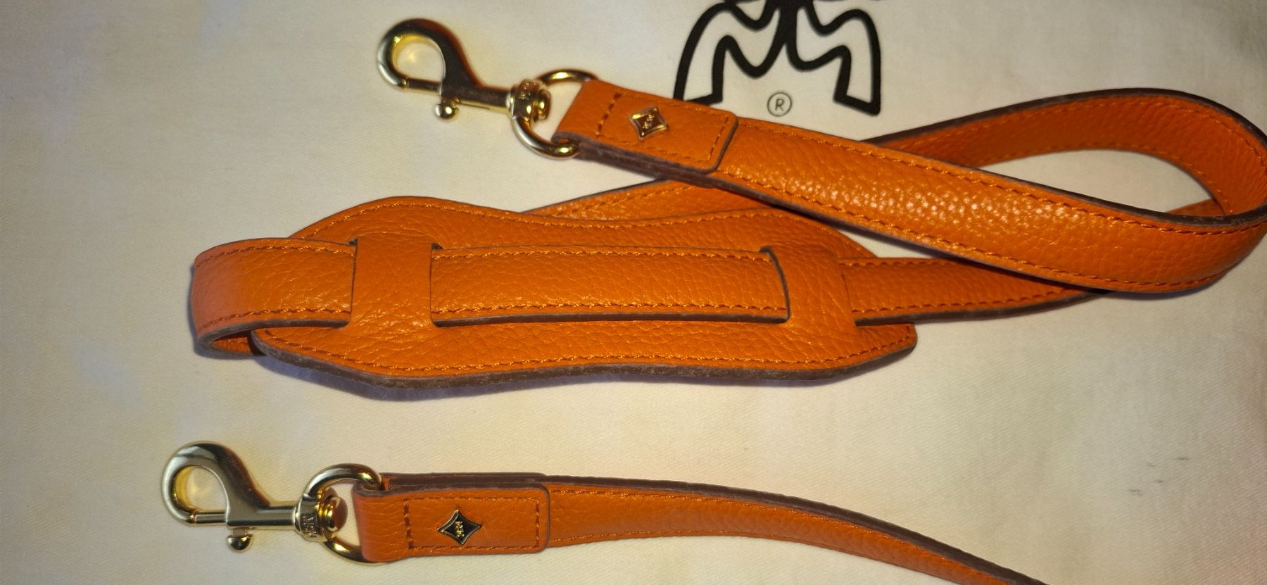 Mcm Sacs femmes: MCM mittelgrosse Tasche mit Schulterriemen – Neuf (Voir description) à Weggis par Jhmathis 3