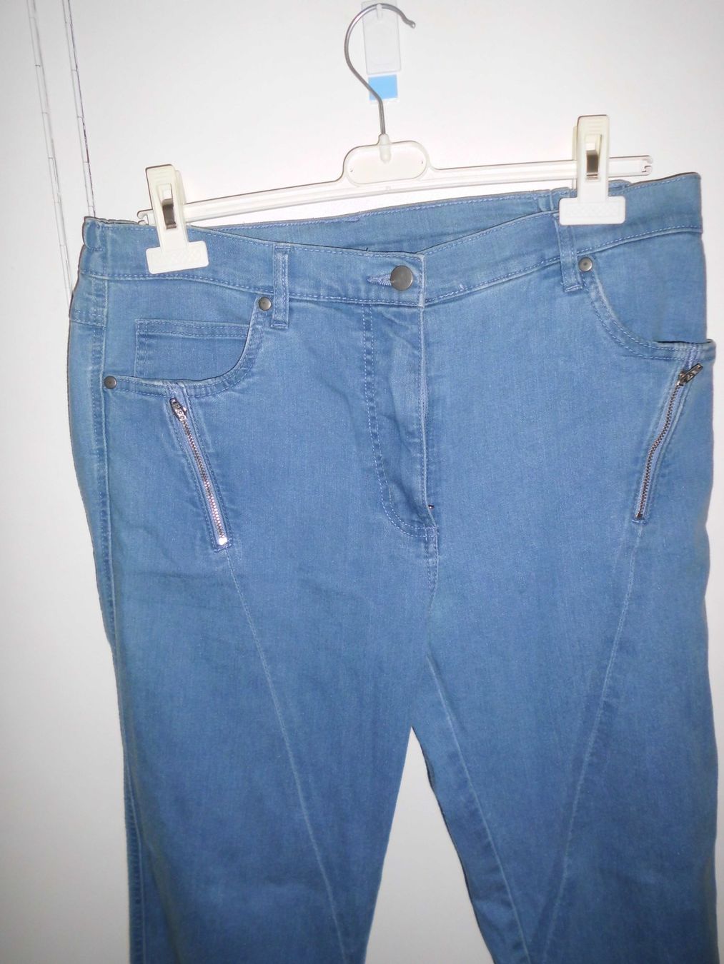 Jeans: Blue jeans T. 44 – Nuovo (secondo la descrizione) da Marin-Epagnier venduto da Madja 1