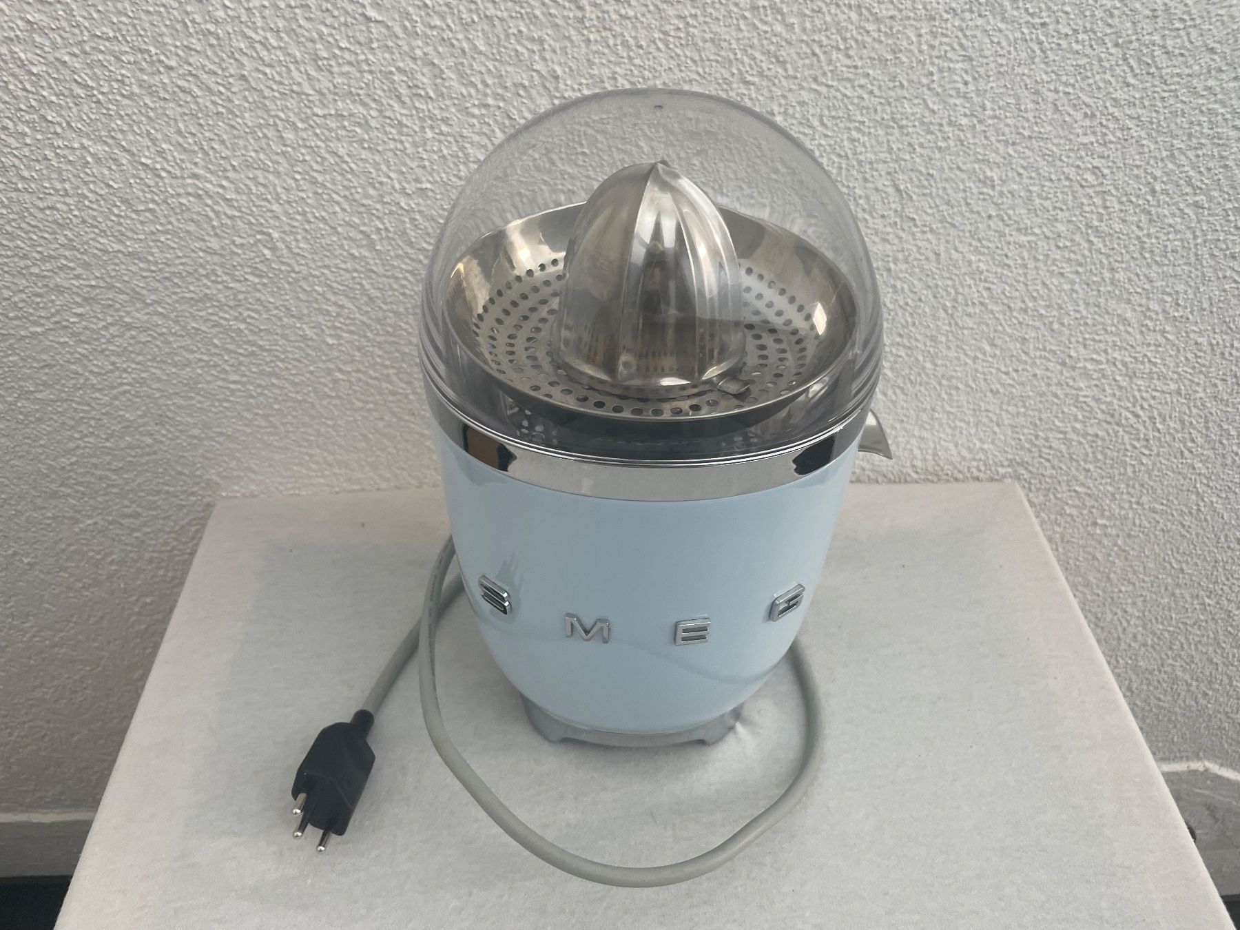 Smeg Elettrodomestici da cucina: Smeg Saftpresse, Orangenpresse - hellblau, CH-Stecker – Nuovo (secondo la descrizione) da Zürich venduto da jon2409 1